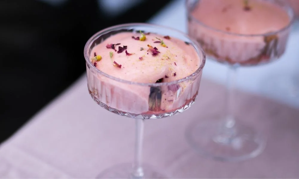 Letná recept, sablé, jahody a sekt