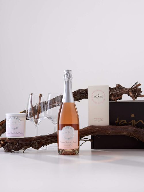 darčekový set rosé víno sviečka čokoláda